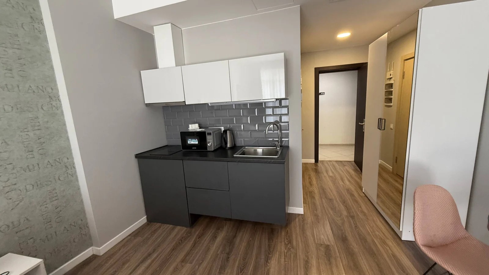 Kitchen area · F 405 · 6