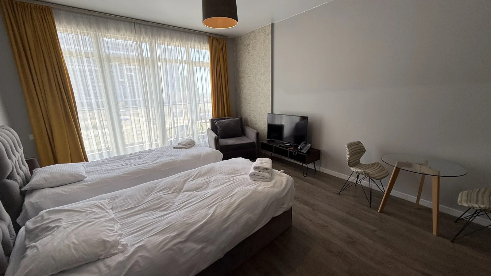 Living and sleeping area · F 408 · 2