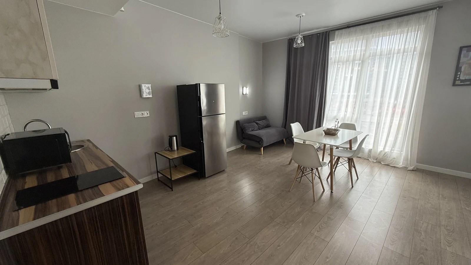 Living and sleeping area · F 411 · 2
