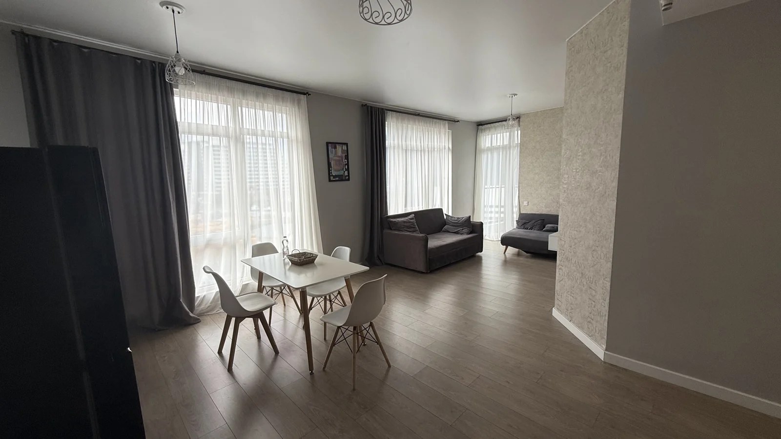 Apartment F 411