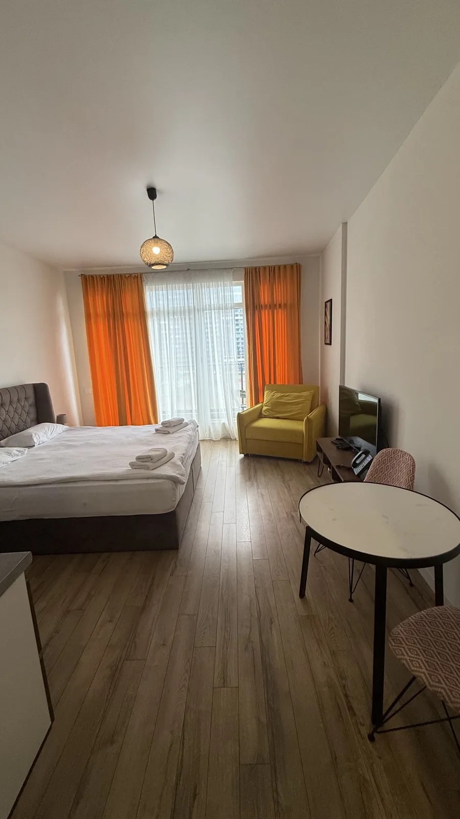 Living and sleeping area · F 508 · 9