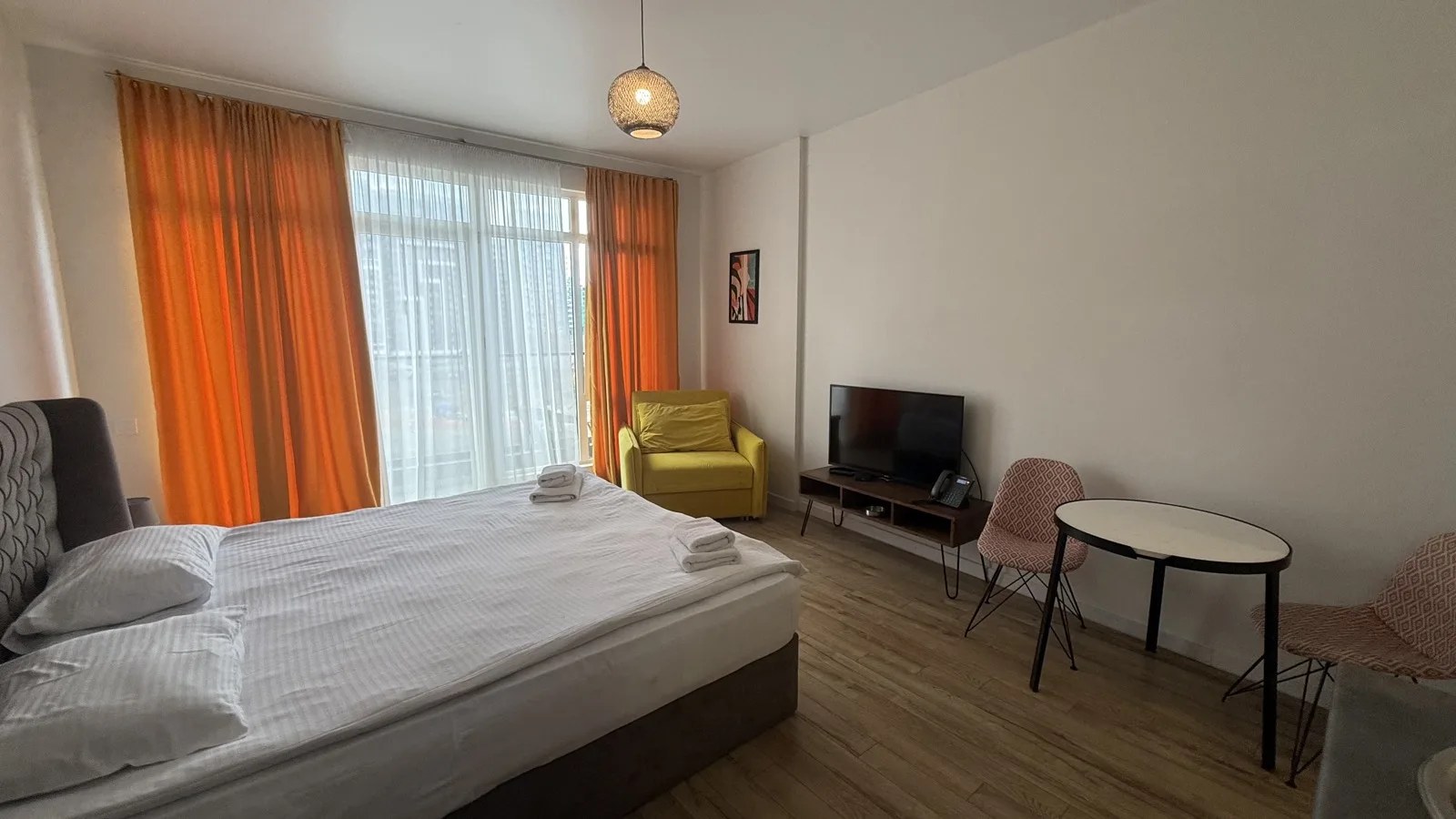 Living and sleeping area · F 508 · 2