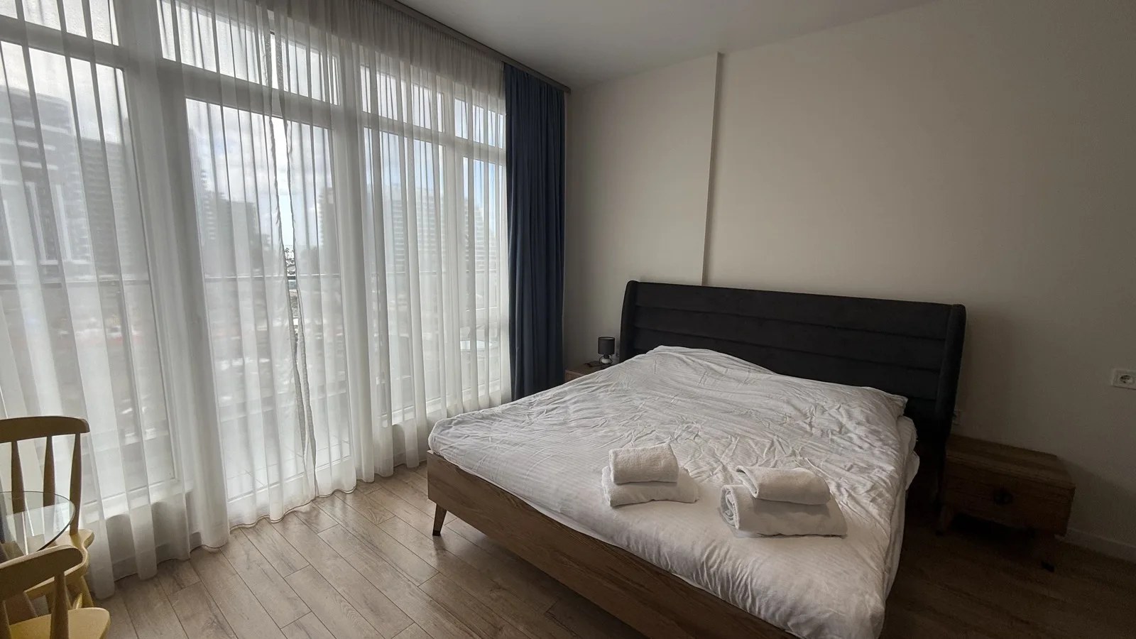 Living and sleeping area · F 509 · 8