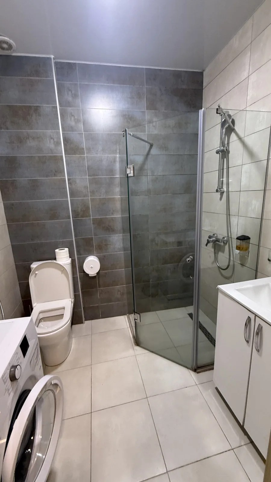 Bathroom · F 509 · 9
