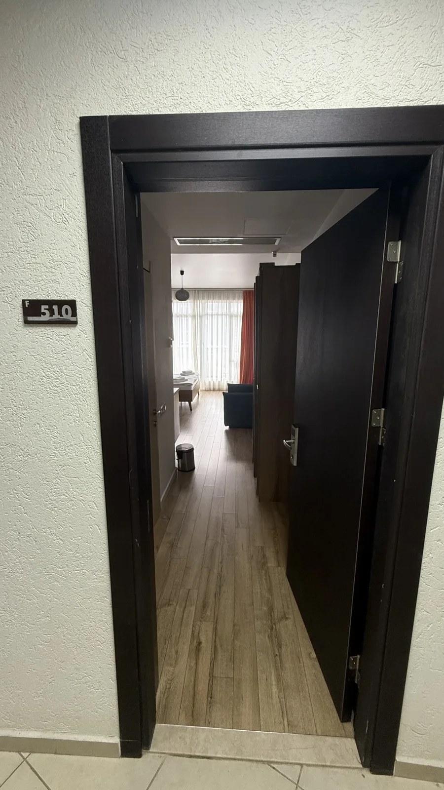 Entrance and hallway · F 510 · 10