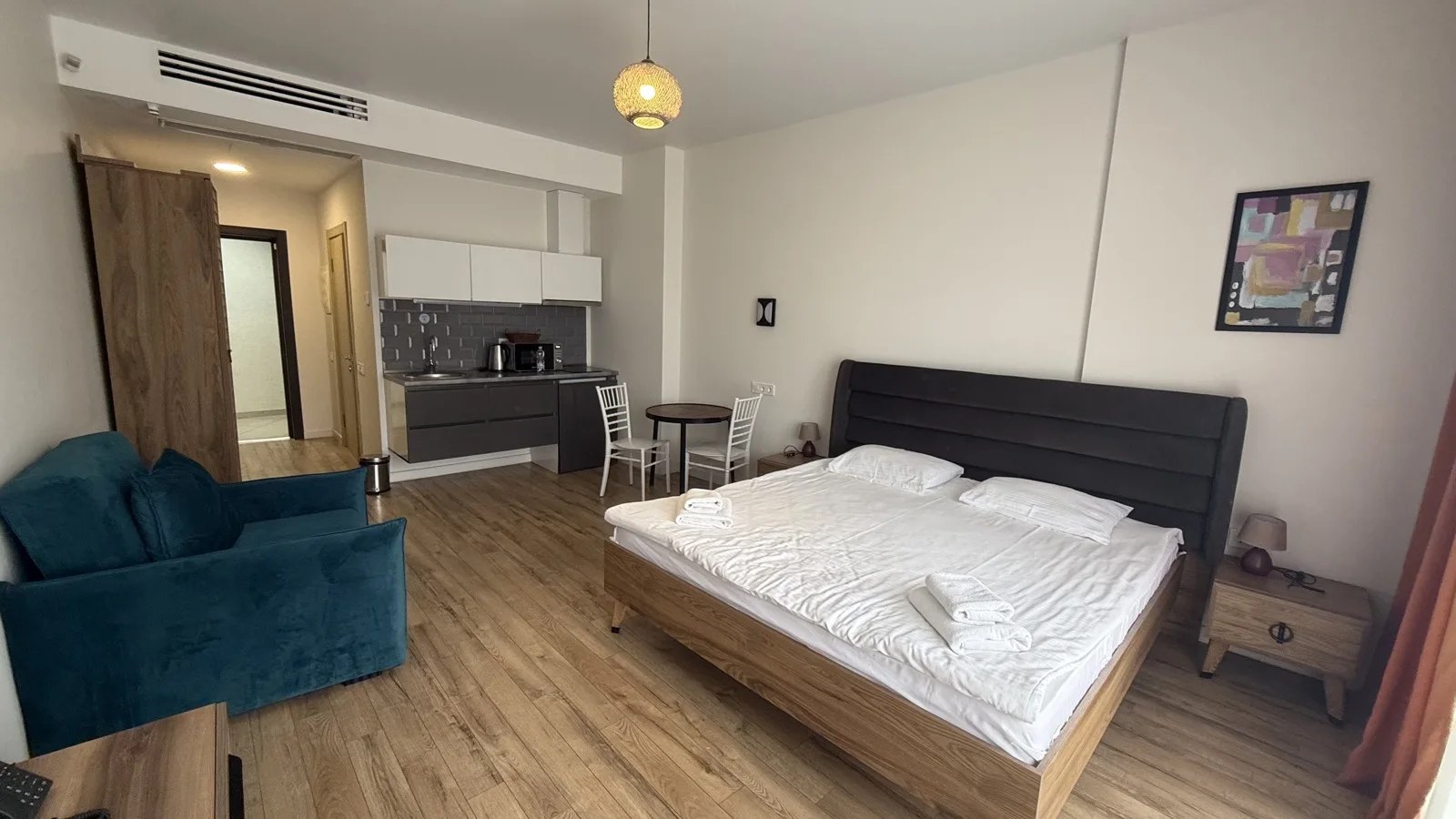 Living and sleeping area · F 510 · 3