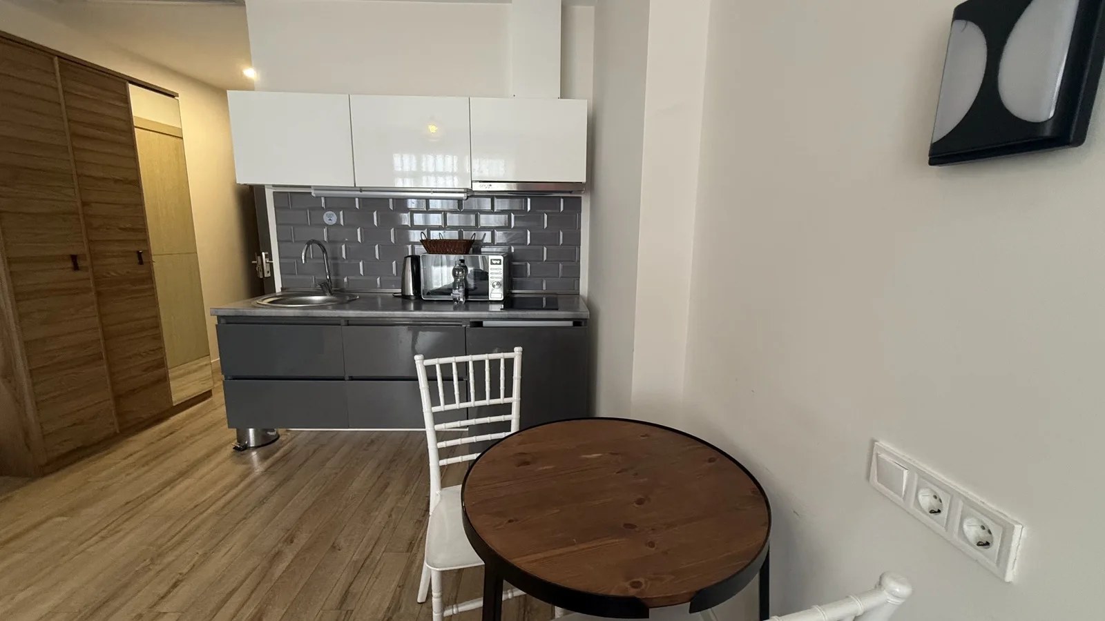 Kitchen area · F 510 · 7
